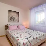 Lxxiii פרוי