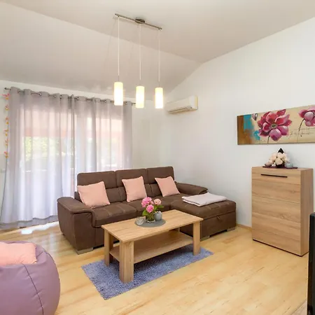 Pet Friendly In With Kitchen 佩罗杰