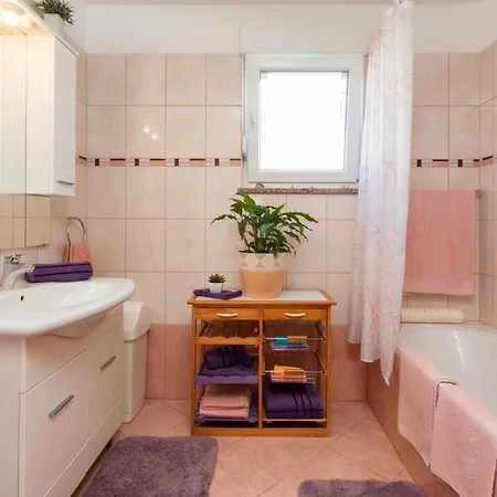 Pet Friendly In With Kitchen 佩罗杰